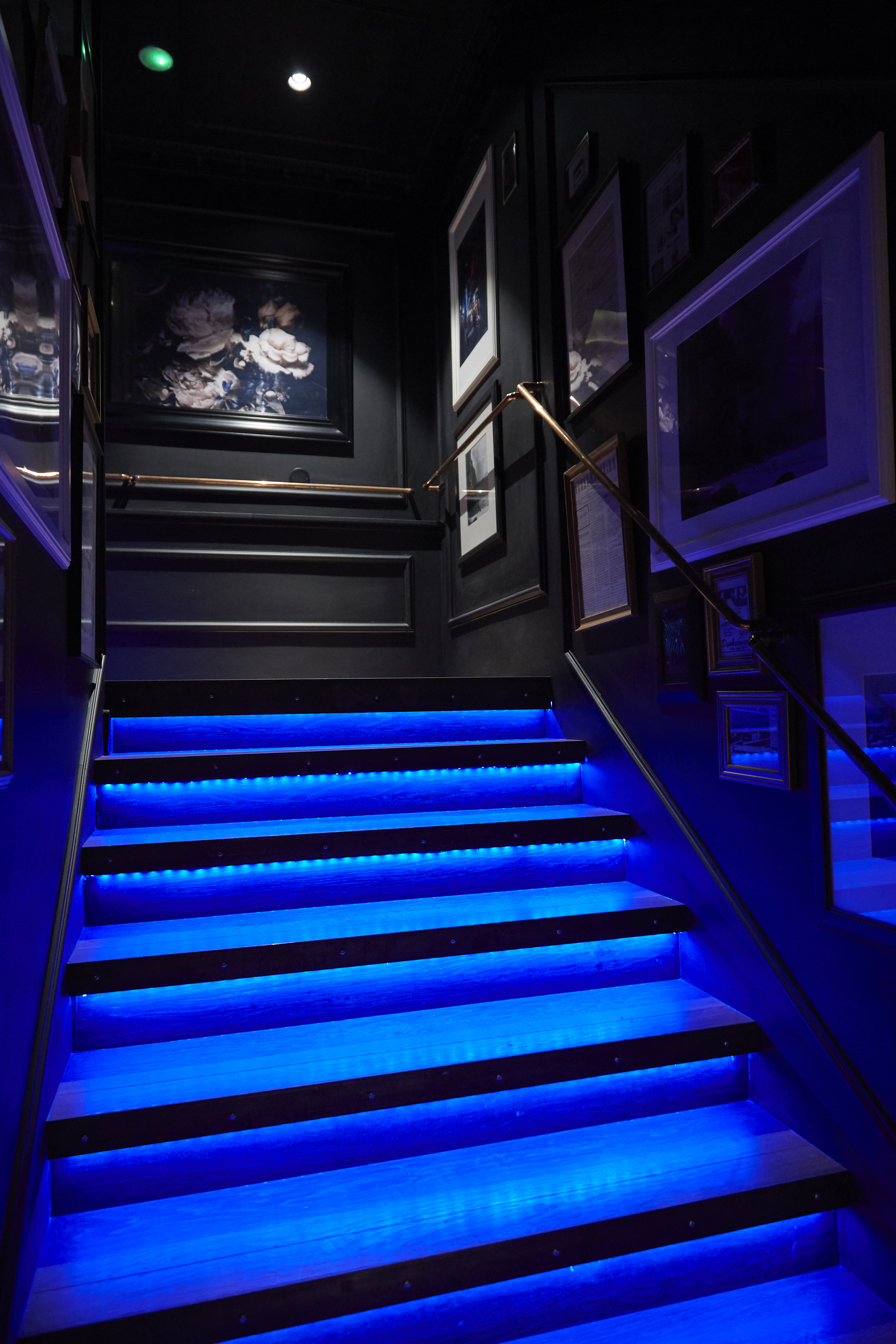 Stairway to room corridor